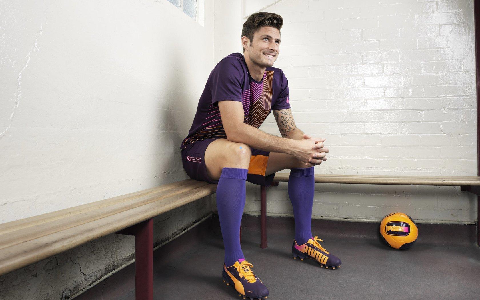 开云综合服务-意甲激战正酣，保级漩涡与欧战席位争夺白热化，拉齐奥主场誓破魔咒，佛罗伦萨客场征程荆棘满布