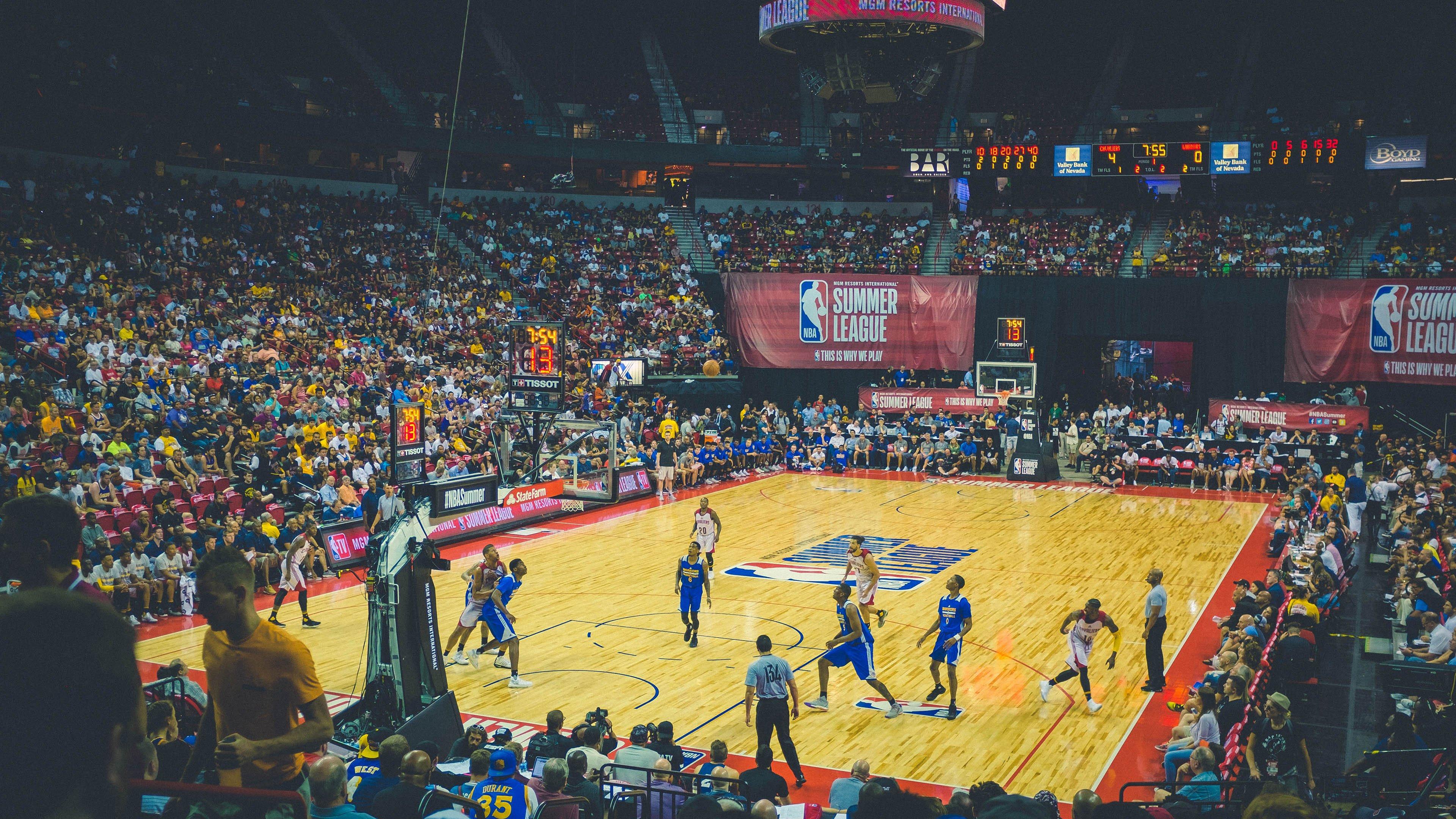 开云综合服务-美媒盘点NBA新赛季初段缺阵球星，詹姆斯塔图姆欧文领衔